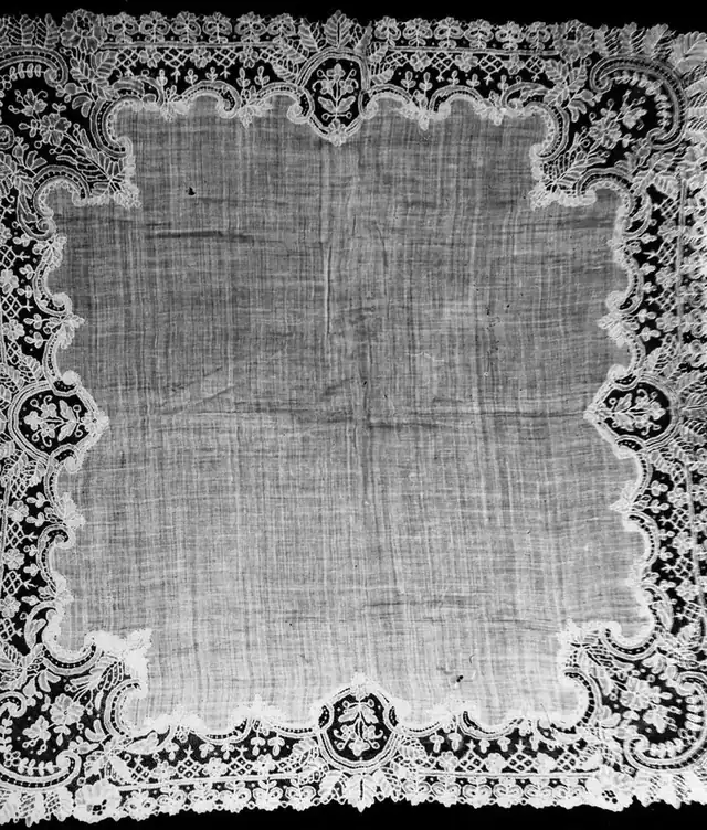 Ivory lace handkerchief with an ornate floral border